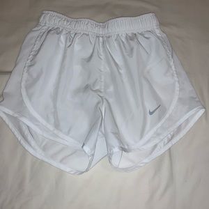 WOMENS NIKE DRI-FIT WHITE SHORTS